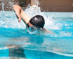 Techniki pływania dla początkujących: Wszystko, co musisz wiedzieć, aby zacząć