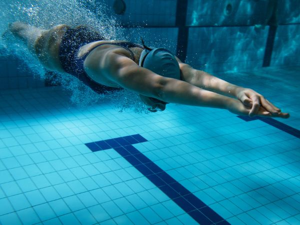 Pływanie a Twoje zdrowie: Korzyści płynące z pływania i jak upewnić się, że robisz to prawidłowo
