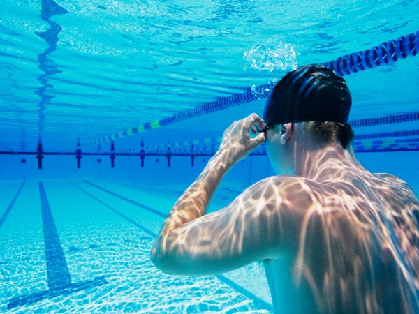 Dlaczego powinieneś włączyć pływanie do swojej rutyny treningowej