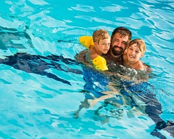 Przewodnik po nauce pływania dla dzieci - porady i wskazówki dla rodziców